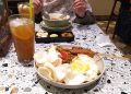 Soto Betawi dan mie goreng tradisional di Tong Tji Tea House BG Junction Surabaya. Foto: MICEPLUS.ID