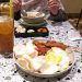 Soto Betawi dan mie goreng tradisional di Tong Tji Tea House BG Junction Surabaya. Foto: MICEPLUS.ID