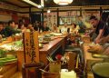 Suasana restoran di Jepang, yang ramah bagi warga lokal dan sedikit mahal untuk wisatawan asing. Foto: Cory Doctorow