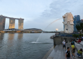 Merlion Park adalah rumah bagi patung ikonik Singapura, Merlion, yang memiliki kepala singa dan tubuh ikan.