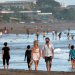 Suasana pantai di Bali yang penuh dengan wisatawan mancanegara. Antara Foto/Nyoman Hendra Wibowo/via REUTERS