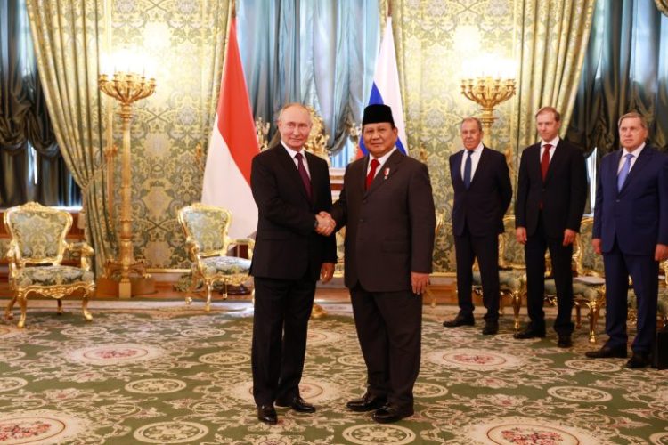 Pertemuan antara Menhan Prabowo dan Presiden Valadimir Putin pada rabu (31/7) menandai babak baru kerja sama di berbagai bidang antara Indonesia dan Rusia. Dok. Kemenhan