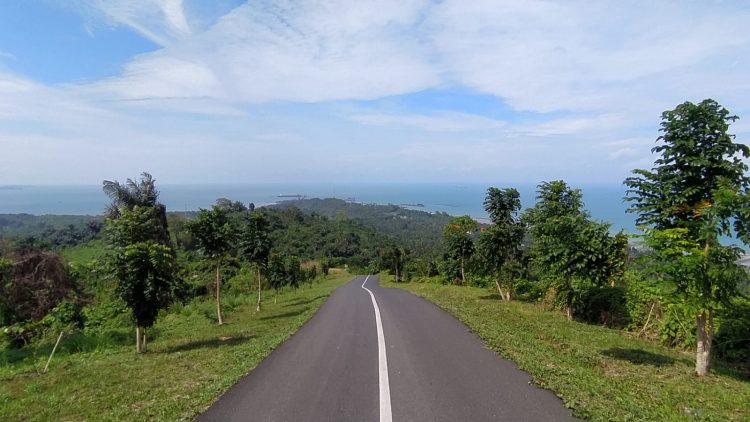 Pemandangan dari Bukit Mamake, Tanahbaru, Kalimantan Selatan. Dok. LC